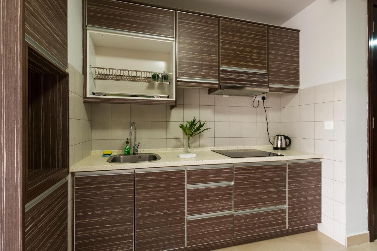 Pj8 Service Suites By Airhost Petaling Jaya Exteriör bild